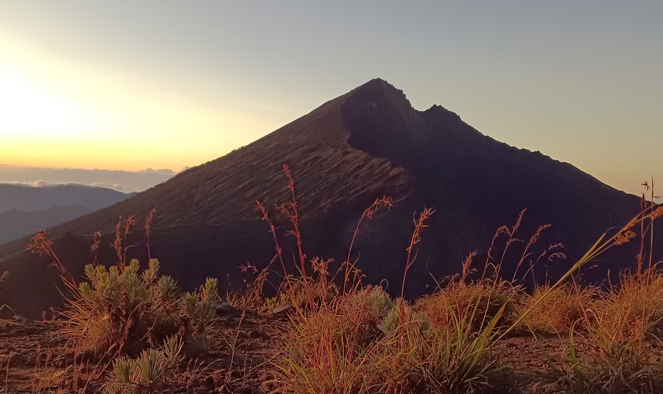 paket treking rinjani