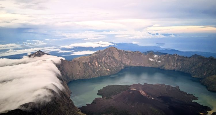 Sembalun crater rim - mt Rinjani summit - lake - hot springs - Senaru crater rim